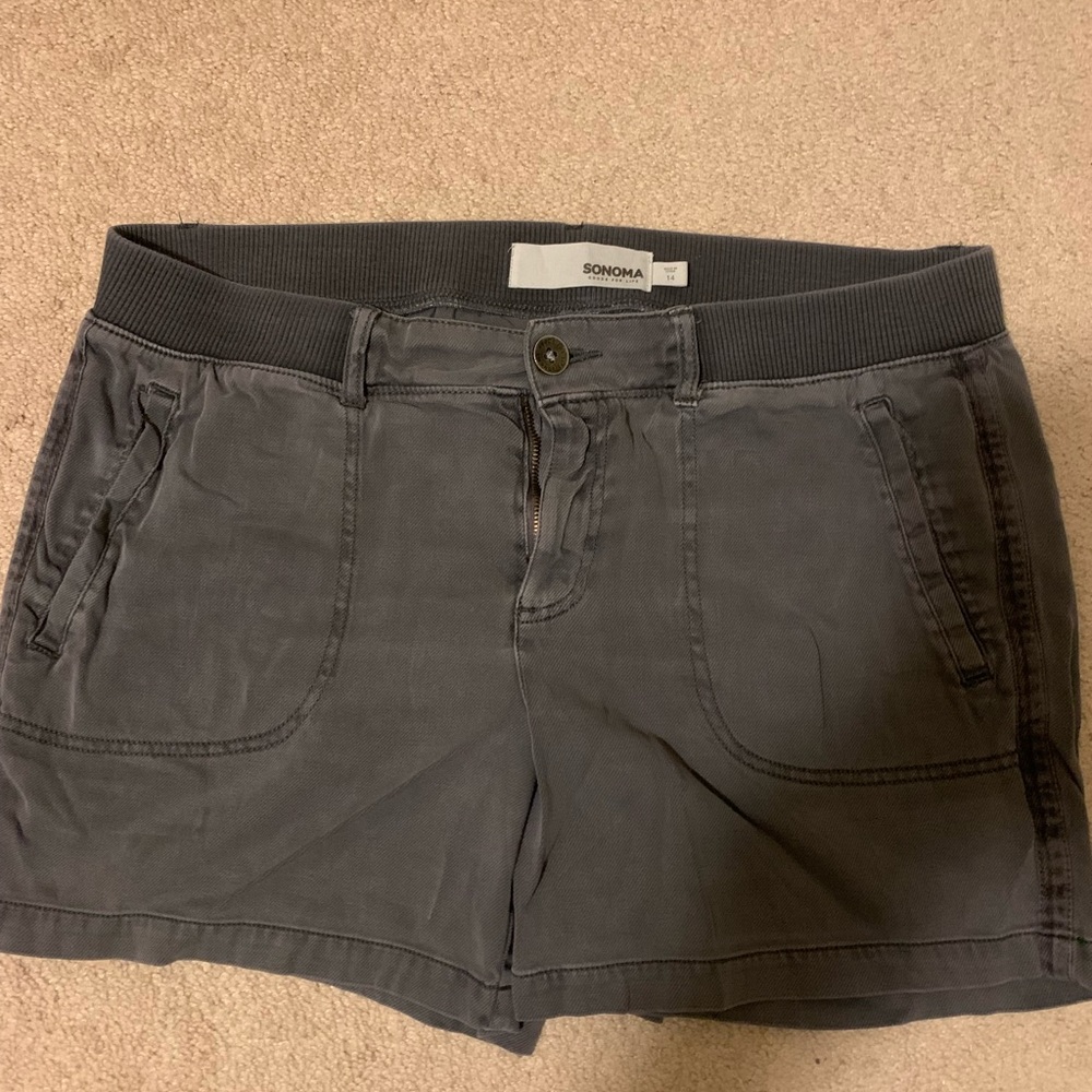 Womens size 14 gray shorts